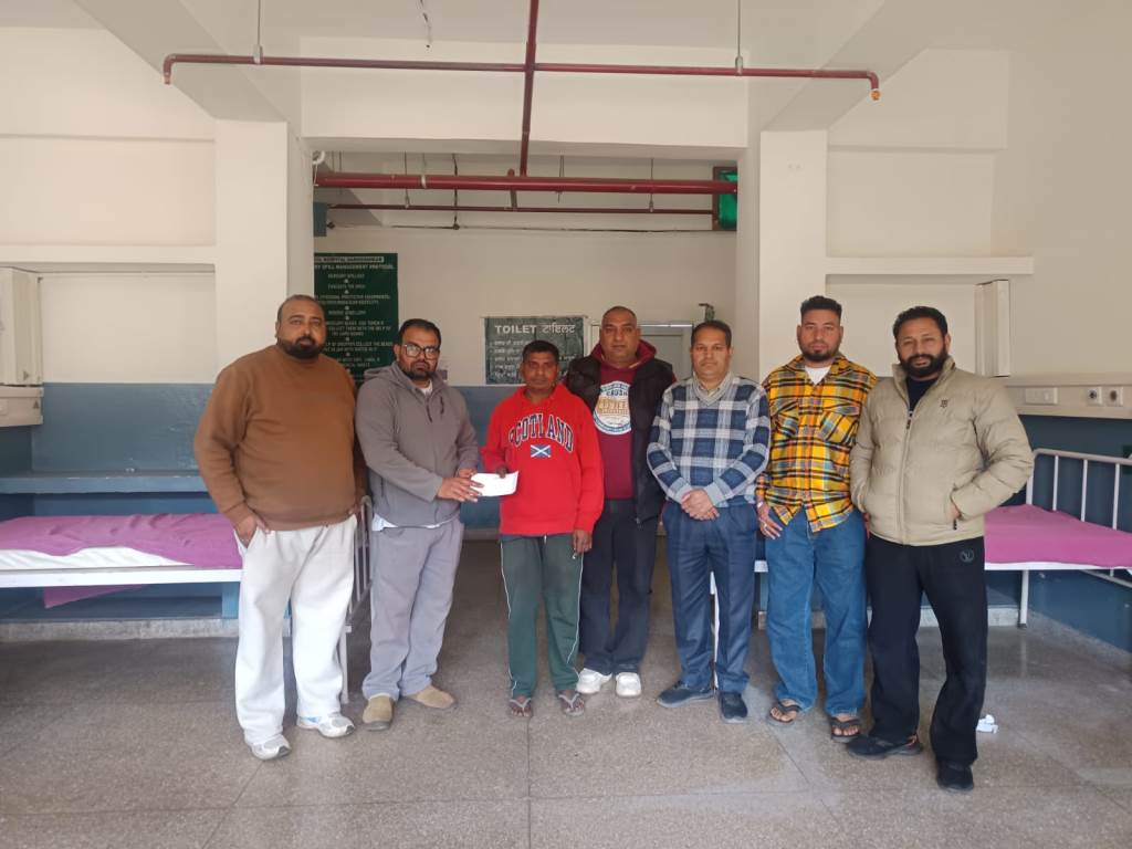 Ambedkar Sabha Garhshankar and Raju Brothers provide financial assistance for the treatment of the wife of a rural laborer